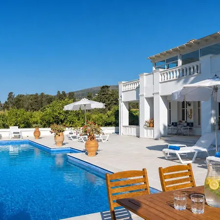 Cypress With Private Pool And Mountain Views